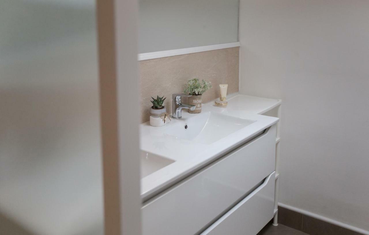 Relaxing Whole Top Floor Apartment By The Sea Zaboric Esterno foto