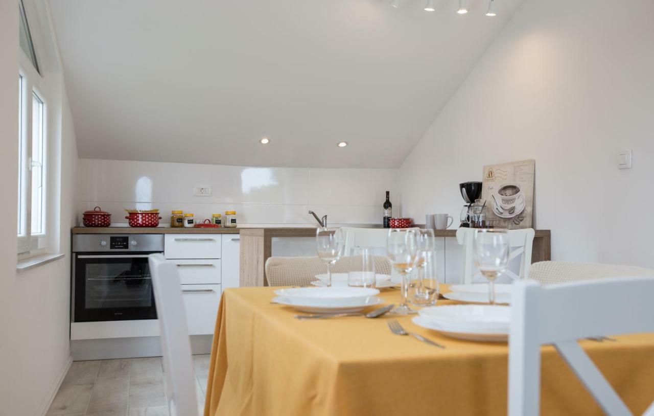 Relaxing Whole Top Floor Apartment By The Sea Zaboric Esterno foto