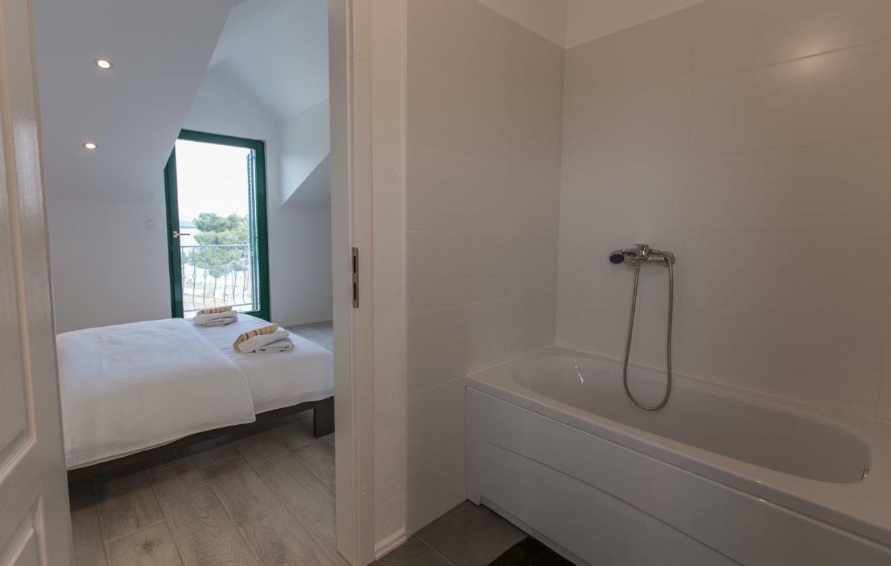 Relaxing Whole Top Floor Apartment By The Sea Zaboric Esterno foto