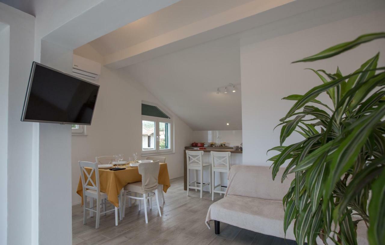 Relaxing Whole Top Floor Apartment By The Sea Zaboric Esterno foto