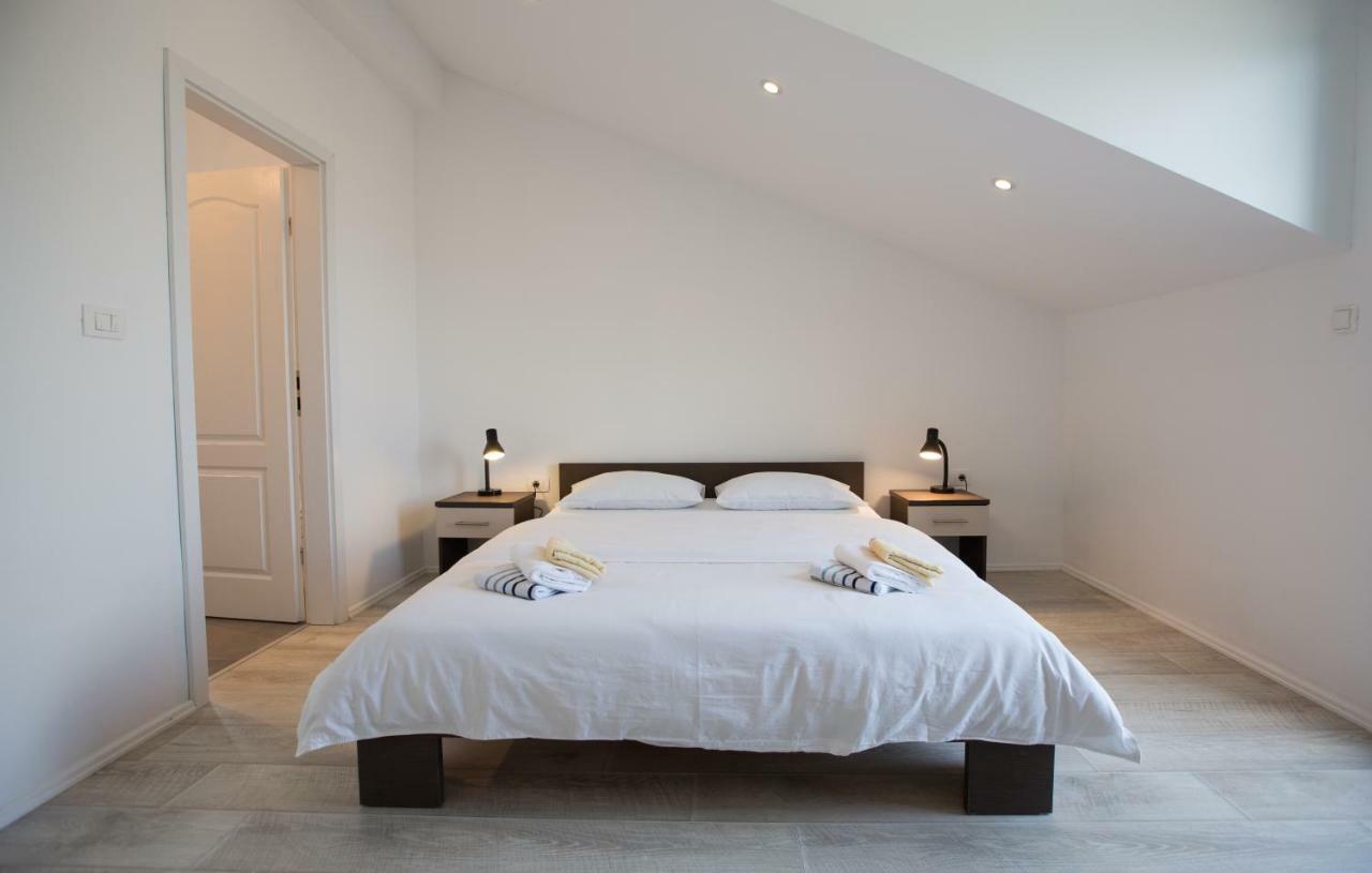 Relaxing Whole Top Floor Apartment By The Sea Zaboric Esterno foto